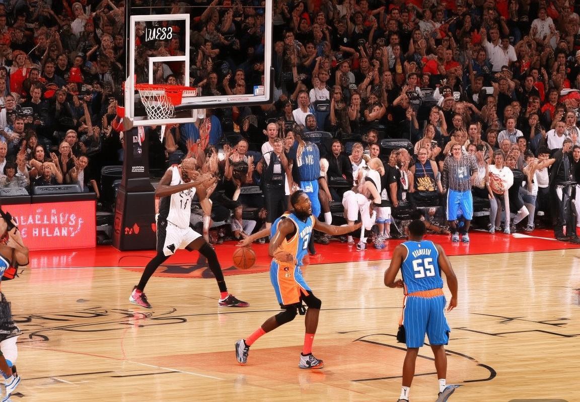 猛龙魔术巅峰对决：范弗利特VS班凯罗，季后赛关键战一触即发